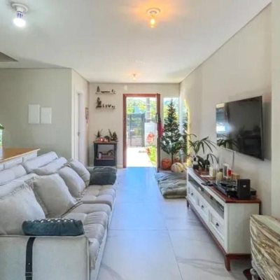 Casa Residencial com 109m², 3 quartos, 1 suíte, 2 garagens, no bairro Campeche em Florianópolis