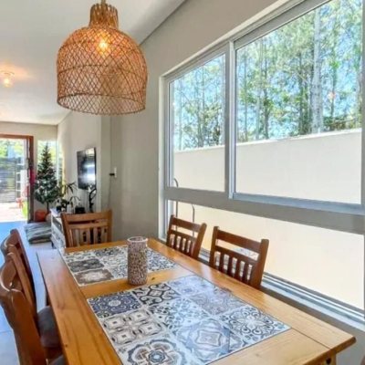 Casa Residencial com 109m², 3 quartos, 1 suíte, 2 garagens, no bairro Campeche em Florianópolis