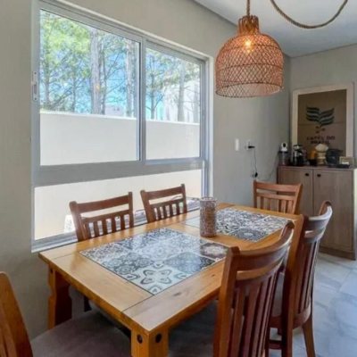 Casa Residencial com 109m², 3 quartos, 1 suíte, 2 garagens, no bairro Campeche em Florianópolis