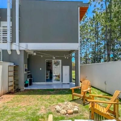 Casa Residencial com 109m², 3 quartos, 1 suíte, 2 garagens, no bairro Campeche em Florianópolis