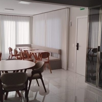 Apartamentos com 99m², 3 quartos, 1 suíte, 2 garagens, no bairro Coqueiros em Florianópolis