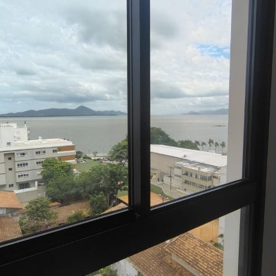 Apartamentos com 99m², 3 quartos, 1 suíte, 2 garagens, no bairro Coqueiros em Florianópolis