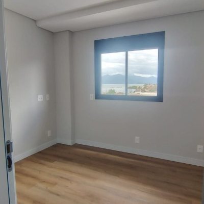 Apartamentos com 99m², 3 quartos, 1 suíte, 2 garagens, no bairro Coqueiros em Florianópolis