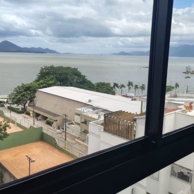 Apartamentos com 99m², 3 quartos, 1 suíte, 2 garagens, no bairro Coqueiros em Florianópolis