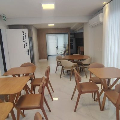 Apartamentos com 99m², 3 quartos, 1 suíte, 2 garagens, no bairro Coqueiros em Florianópolis