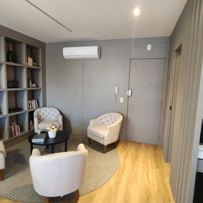 Sala com 42m², 2 garagens, no bairro Itacorubi em Florianópolis