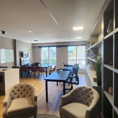 Sala com 42m², 2 garagens, no bairro Itacorubi em Florianópolis