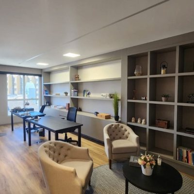 Sala com 42m², 2 garagens, no bairro Itacorubi em Florianópolis