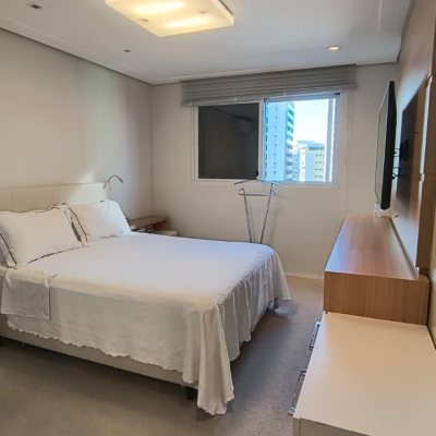 Apartamentos com 142m², 3 quartos, 1 suíte, 2 garagens, no bairro Centro em Florianópolis