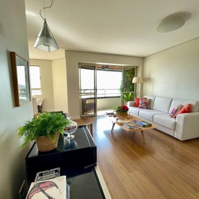 Apartamentos com 142m², 3 quartos, 1 suíte, 2 garagens, no bairro Centro em Florianópolis