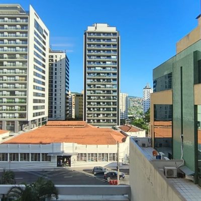 Apartamentos com 142m², 3 quartos, 1 suíte, 2 garagens, no bairro Centro em Florianópolis