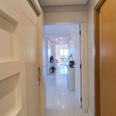 Apartamentos com 142m², 3 quartos, 1 suíte, 2 garagens, no bairro Centro em Florianópolis