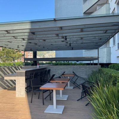 Apartamentos com 61m², 1 quarto, 1 garagem, no bairro Centro em Florianópolis