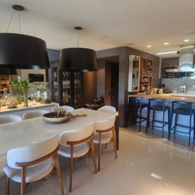 Apartamentos com 170m², 3 quartos, 3 suítes, 2 garagens, no bairro Agronômica em Florianópolis