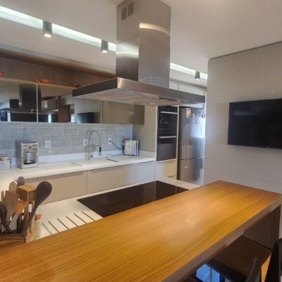 Apartamentos com 170m², 3 quartos, 3 suítes, 2 garagens, no bairro Agronômica em Florianópolis