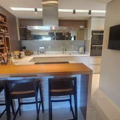 Apartamentos com 170m², 3 quartos, 3 suítes, 2 garagens, no bairro Agronômica em Florianópolis