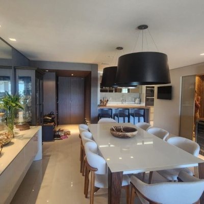 Apartamentos com 170m², 3 quartos, 3 suítes, 2 garagens, no bairro Agronômica em Florianópolis