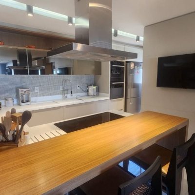 Apartamentos com 170m², 3 quartos, 3 suítes, 2 garagens, no bairro Agronômica em Florianópolis