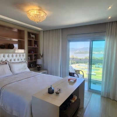 Apartamentos com 170m², 3 quartos, 3 suítes, 2 garagens, no bairro Agronômica em Florianópolis