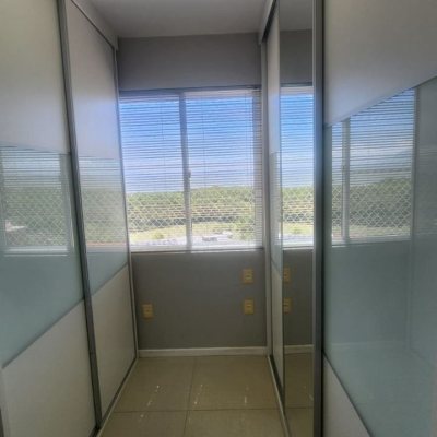 Apartamentos com 77m², 3 quartos, 1 suíte, 2 garagens, no bairro Costeira Do Pirajubaé em Florianópolis