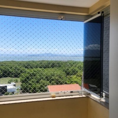 Apartamentos com 77m², 3 quartos, 1 suíte, 2 garagens, no bairro Costeira Do Pirajubaé em Florianópolis