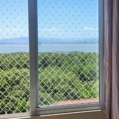 Apartamentos com 77m², 3 quartos, 1 suíte, 2 garagens, no bairro Costeira Do Pirajubaé em Florianópolis