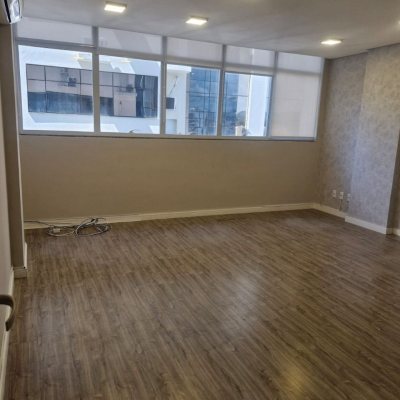 Sala com 27m², no bairro Pagani em Palhoça