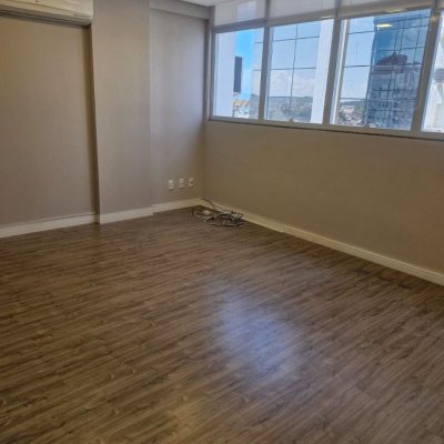 Sala com 27m², no bairro Pagani em Palhoça