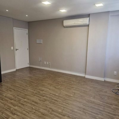 Sala com 27m², no bairro Pagani em Palhoça