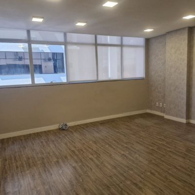 Sala com 27m², no bairro Pagani em Palhoça