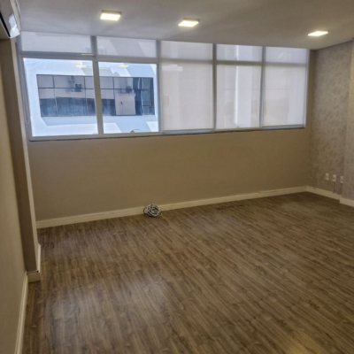 Sala com 27m², no bairro Pagani em Palhoça