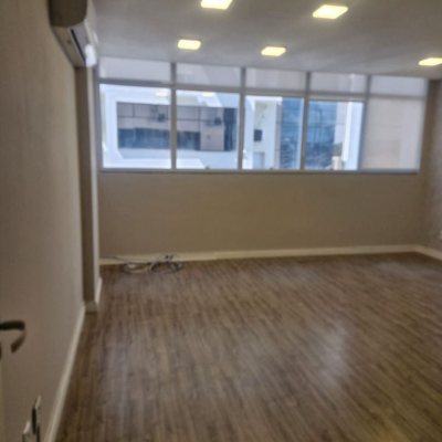 Sala com 27m², no bairro Pagani em Palhoça