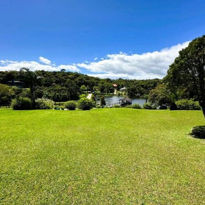 Casa em Condomínio com 240m², 4 quartos, 2 suítes, 4 garagens, no bairro Rio dos Bugres em Rancho Queimado