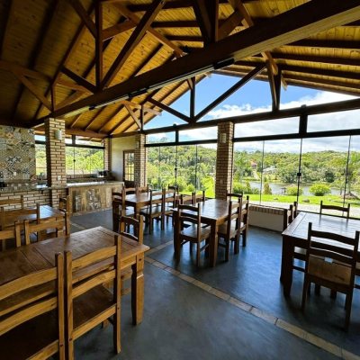 Casa em Condomínio com 240m², 4 quartos, 2 suítes, 4 garagens, no bairro Rio dos Bugres em Rancho Queimado