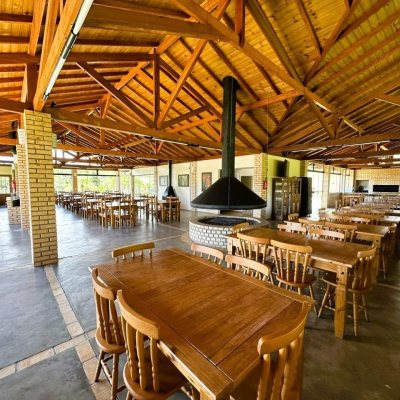 Casa em Condomínio com 240m², 4 quartos, 2 suítes, 4 garagens, no bairro Rio dos Bugres em Rancho Queimado