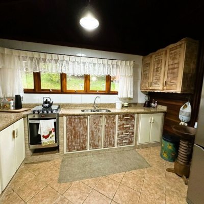 Casa em Condomínio com 240m², 4 quartos, 2 suítes, 4 garagens, no bairro Rio dos Bugres em Rancho Queimado