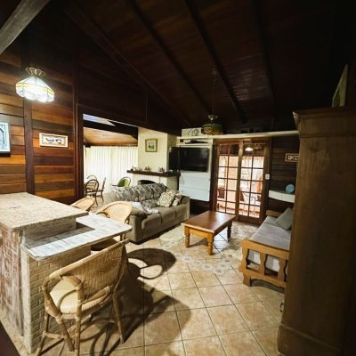 Casa em Condomínio com 240m², 4 quartos, 2 suítes, 4 garagens, no bairro Rio dos Bugres em Rancho Queimado
