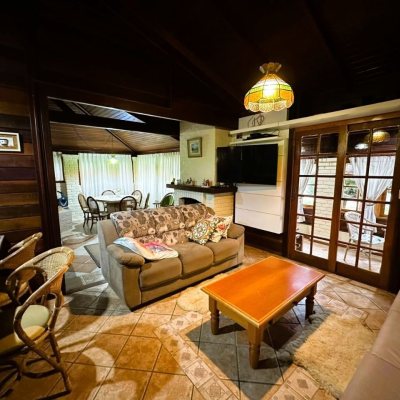 Casa em Condomínio com 240m², 4 quartos, 2 suítes, 4 garagens, no bairro Rio dos Bugres em Rancho Queimado