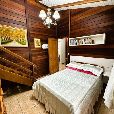 Casa em Condomínio com 240m², 4 quartos, 2 suítes, 4 garagens, no bairro Rio dos Bugres em Rancho Queimado