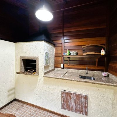 Casa em Condomínio com 240m², 4 quartos, 2 suítes, 4 garagens, no bairro Rio dos Bugres em Rancho Queimado