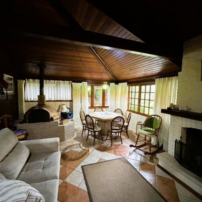 Casa em Condomínio com 240m², 4 quartos, 2 suítes, 4 garagens, no bairro Rio dos Bugres em Rancho Queimado