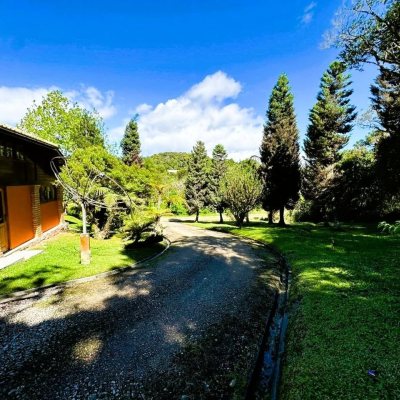 Casa em Condomínio com 240m², 4 quartos, 2 suítes, 4 garagens, no bairro Rio dos Bugres em Rancho Queimado