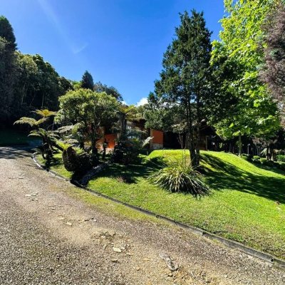 Casa em Condomínio com 240m², 4 quartos, 2 suítes, 4 garagens, no bairro Rio dos Bugres em Rancho Queimado