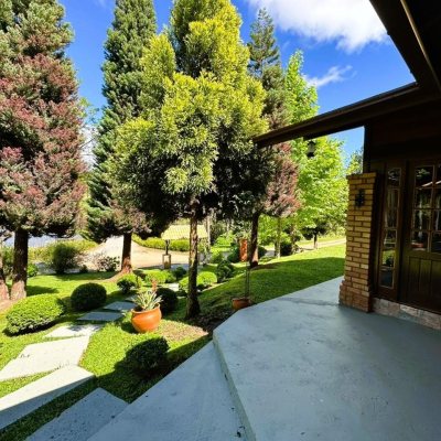 Casa em Condomínio com 240m², 4 quartos, 2 suítes, 4 garagens, no bairro Rio dos Bugres em Rancho Queimado