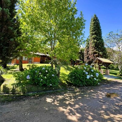 Casa em Condomínio com 240m², 4 quartos, 2 suítes, 4 garagens, no bairro Rio dos Bugres em Rancho Queimado