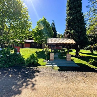 Casa em Condomínio com 240m², 4 quartos, 2 suítes, 4 garagens, no bairro Rio dos Bugres em Rancho Queimado