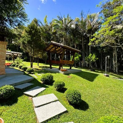 Casa em Condomínio com 240m², 4 quartos, 2 suítes, 4 garagens, no bairro Rio dos Bugres em Rancho Queimado