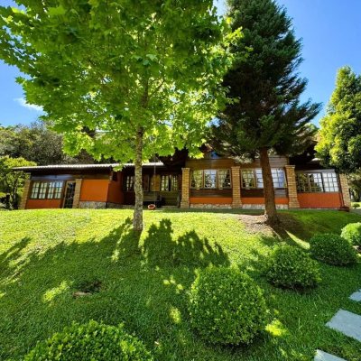 Casa em Condomínio com 240m², 4 quartos, 2 suítes, 4 garagens, no bairro Rio dos Bugres em Rancho Queimado