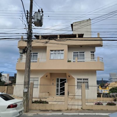 Predio com 662m², 5 garagens, no bairro Ingleses em Florianópolis