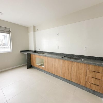 Apartamentos com 67m², 2 quartos, 1 garagem, no bairro Kobrasol em São José